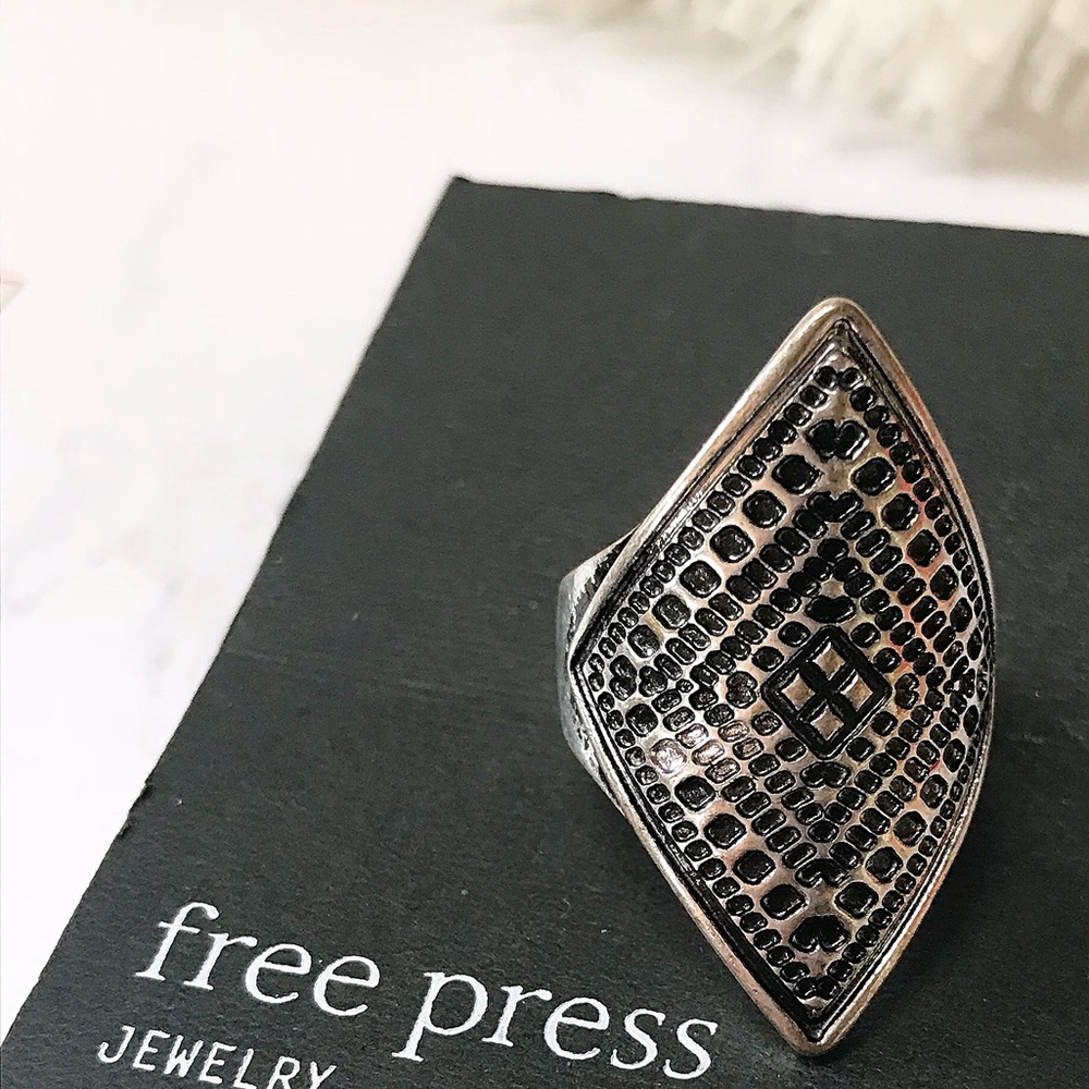 Rustic// Silver Ring - Picture 2 of 3